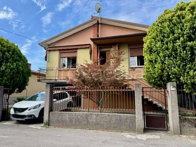 casa indipendente in vendita a Monfalcone in zona Aris