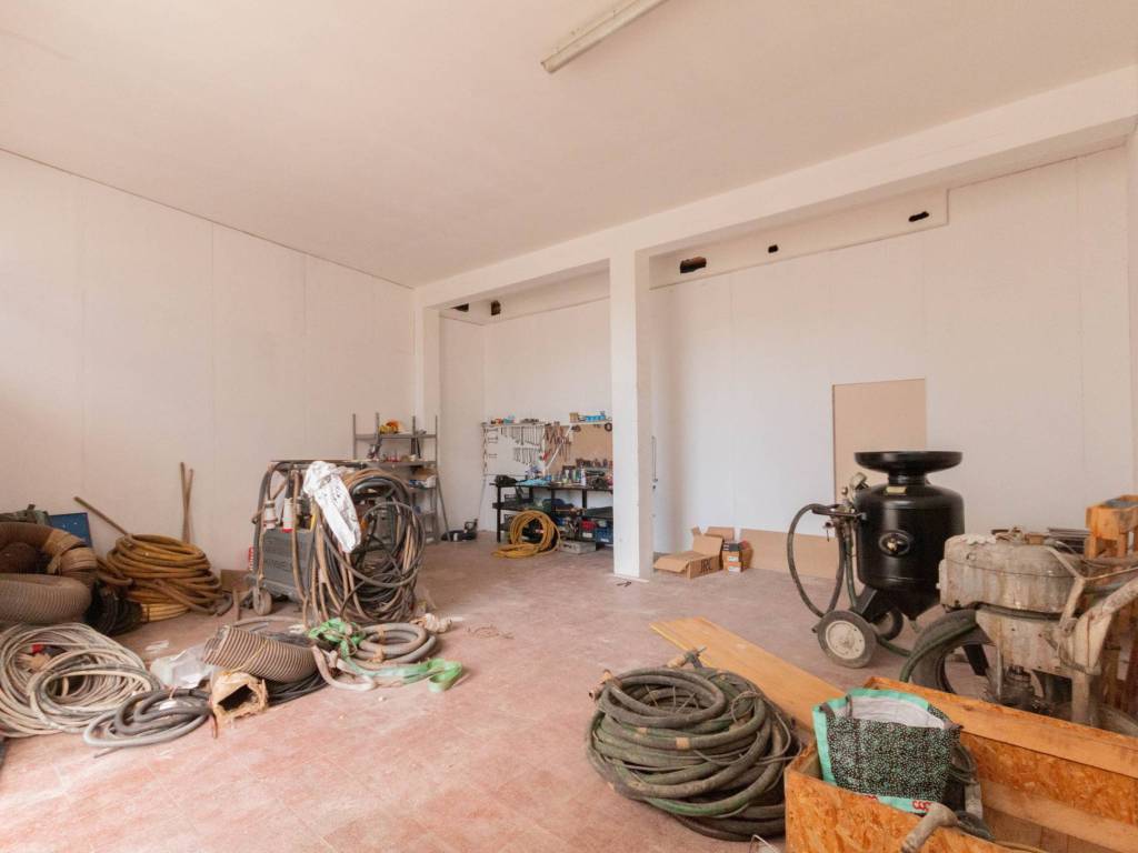 locale commerciale in vendita a Monfalcone