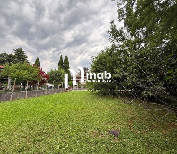 terreno edificabile in vendita a Monfalcone in zona Aris