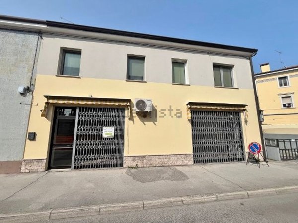locale commerciale in vendita a Monfalcone
