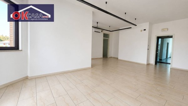 ufficio in vendita a Monfalcone in zona Aris