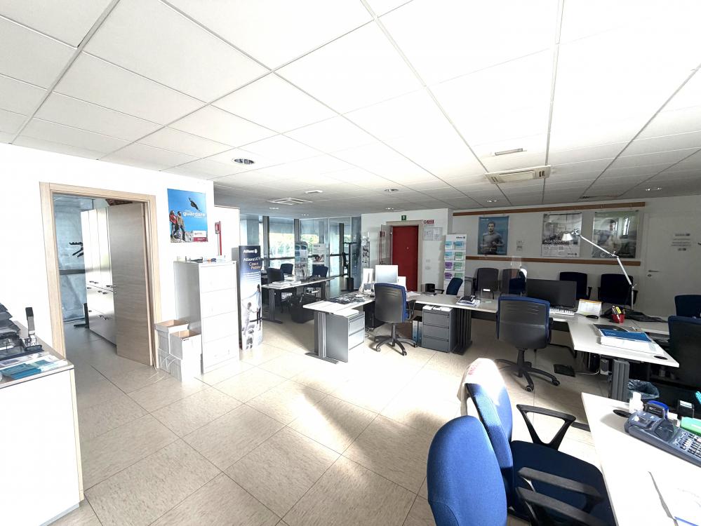 ufficio in vendita a Monfalcone in zona Aris