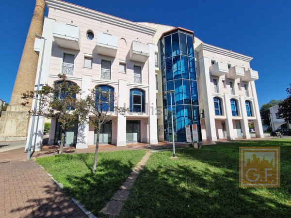 ufficio in vendita a Monfalcone in zona Aris