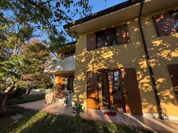 casa indipendente in vendita a Monfalcone in zona Aris