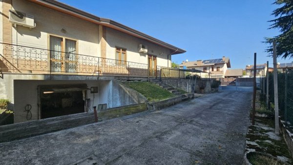casa indipendente in vendita a Moraro