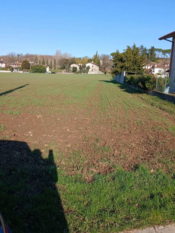 terreno edificabile in vendita a Mossa