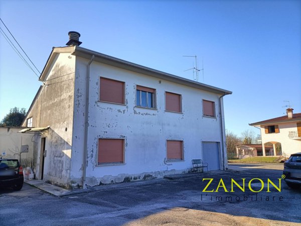casa indipendente in vendita a Mossa