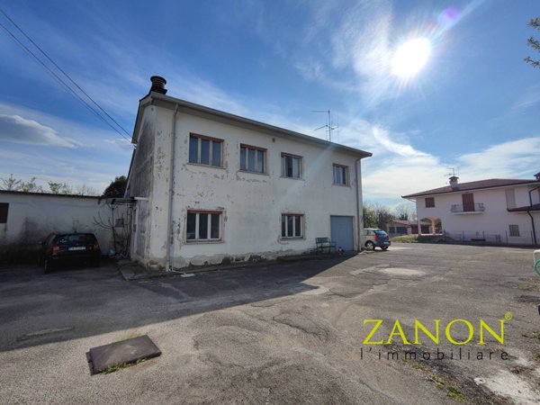 casa indipendente in vendita a Mossa