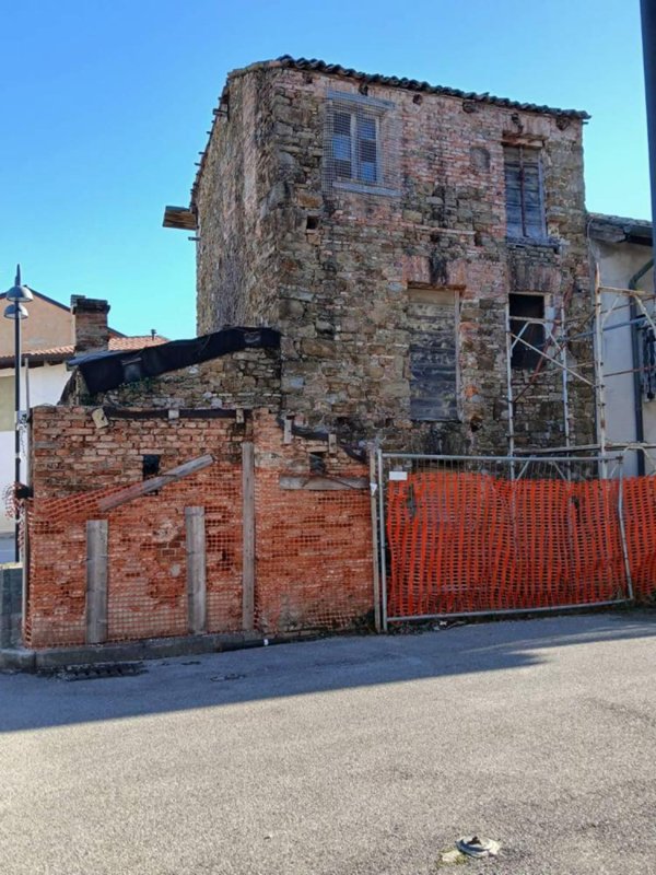 casale in vendita a Mossa