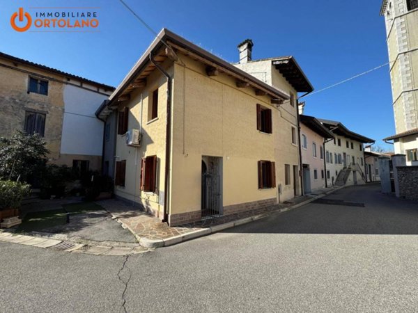 casa semindipendente in vendita a Romans d'Isonzo in zona Versa