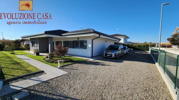 casa indipendente in vendita a Romans d'Isonzo