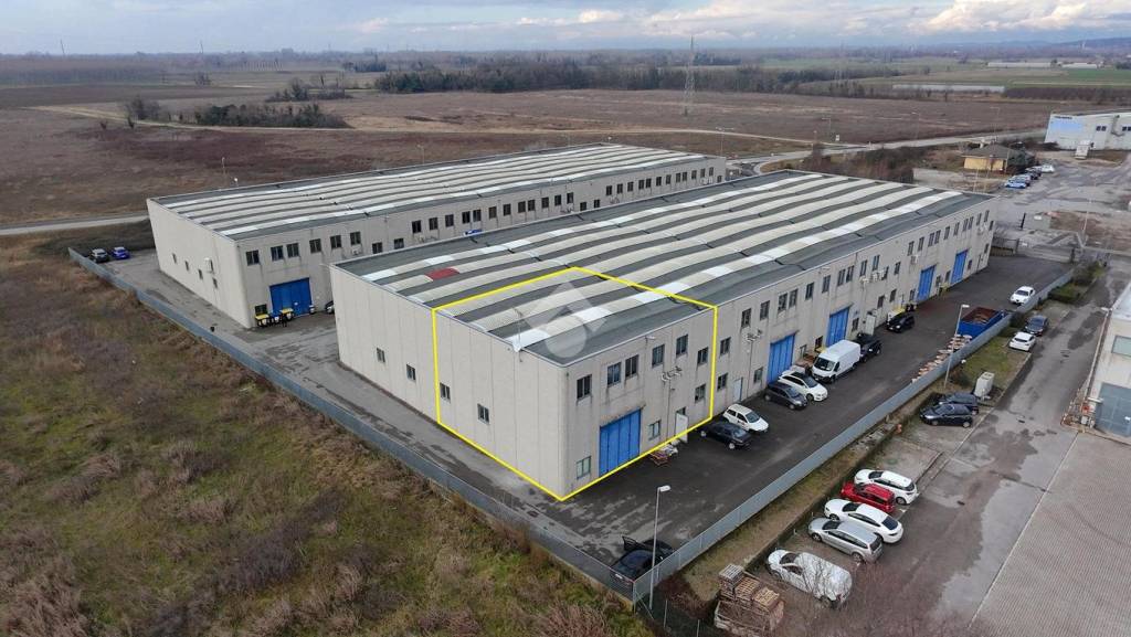 locale commerciale in vendita a Romans d'Isonzo