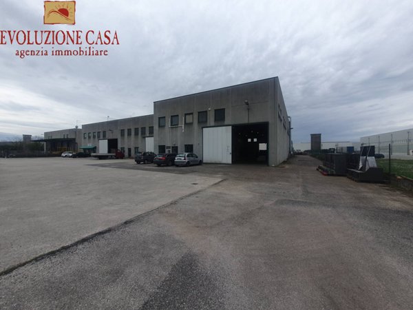 locale commerciale in vendita a Romans d'Isonzo