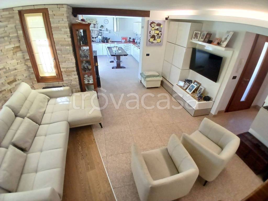 casa indipendente in vendita a Romans d'Isonzo in zona Versa