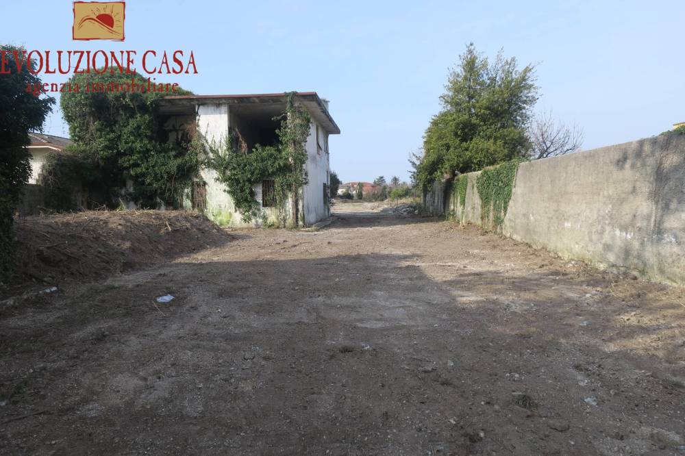 terreno edificabile in vendita a Ronchi dei Legionari in zona Soleschiano
