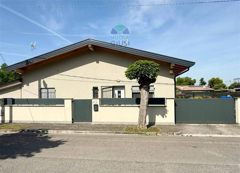 casa indipendente in vendita a Ronchi dei Legionari