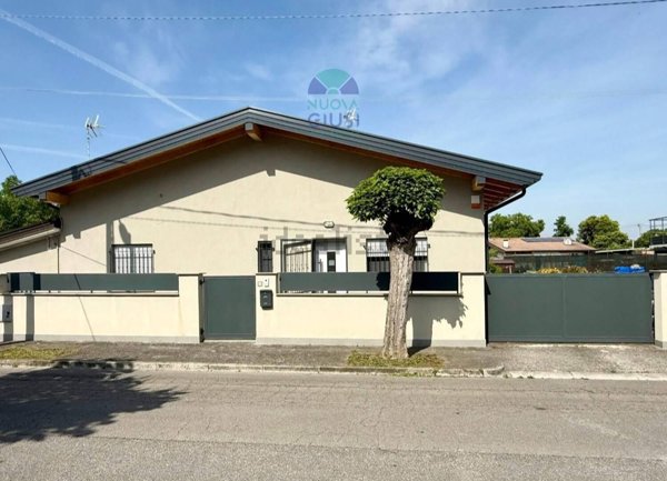 casa indipendente in vendita a Ronchi dei Legionari