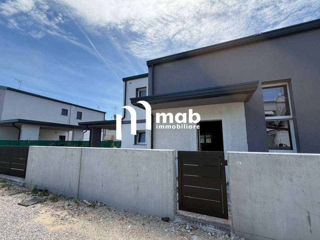 casa indipendente in vendita a Ronchi dei Legionari in zona Vermegliano