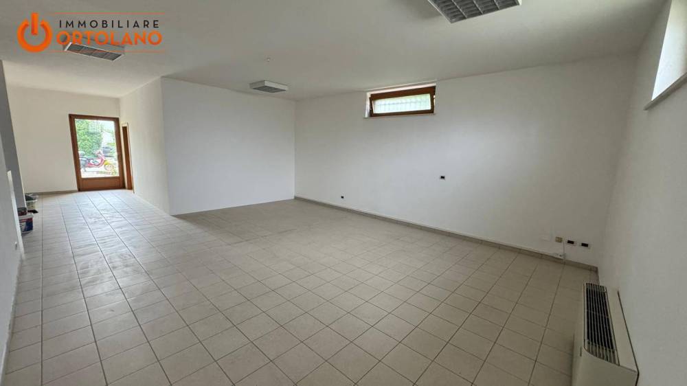locale commerciale in vendita a Sagrado
