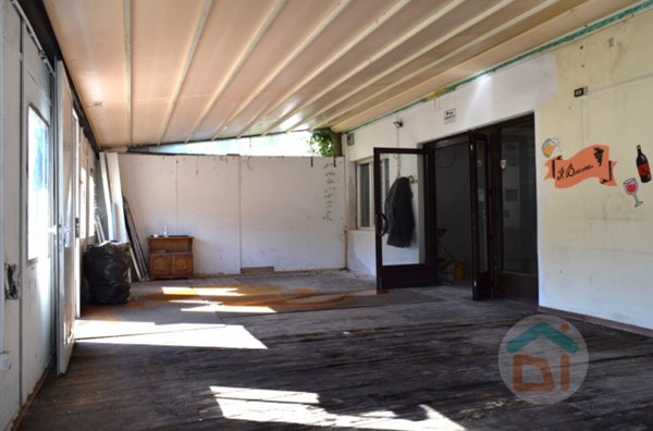 negozio in vendita a Sagrado