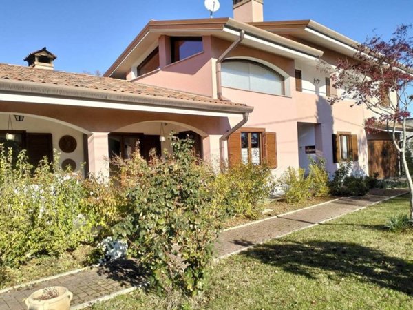 casa indipendente in vendita a Sagrado in zona San Martino del Carso