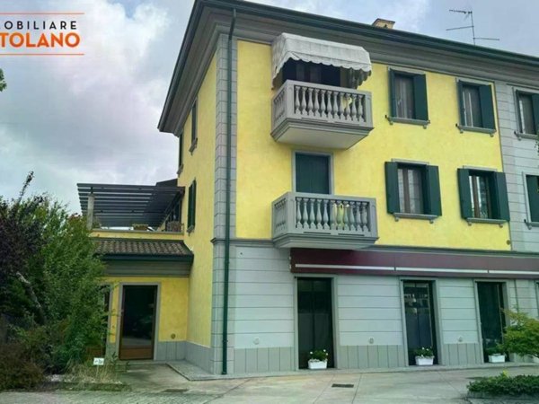 locale commerciale in vendita a Sagrado