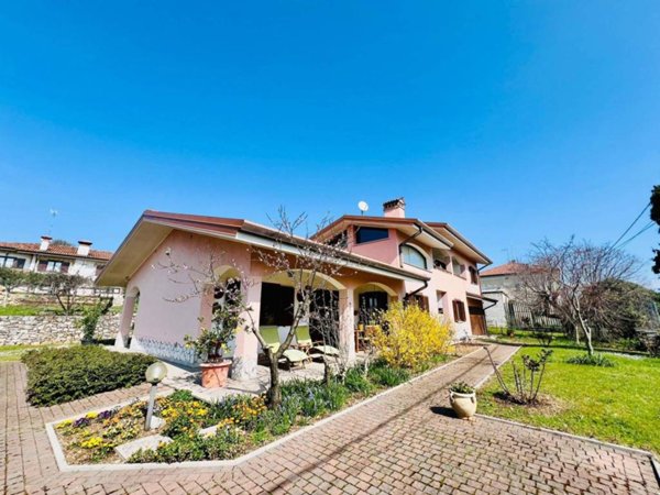 casa indipendente in vendita a Sagrado in zona San Martino del Carso