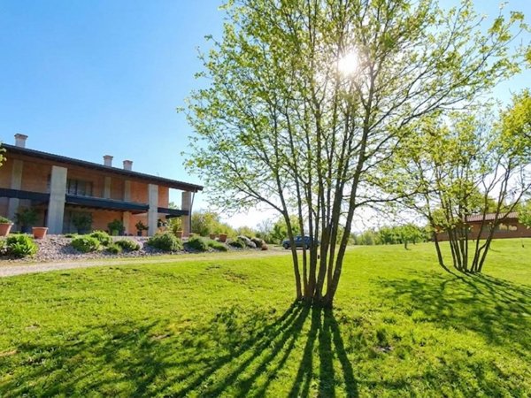 negozio in vendita a Sagrado in zona San Martino del Carso