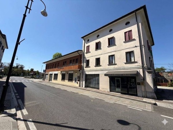negozio in vendita a Sagrado
