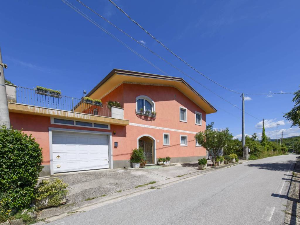 casa indipendente in vendita a San Floriano del Collio