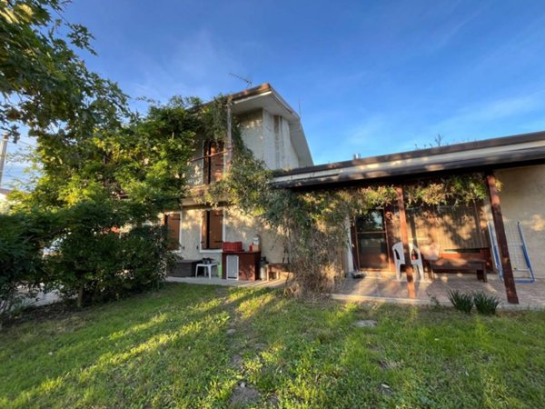 casa indipendente in vendita a San Floriano del Collio
