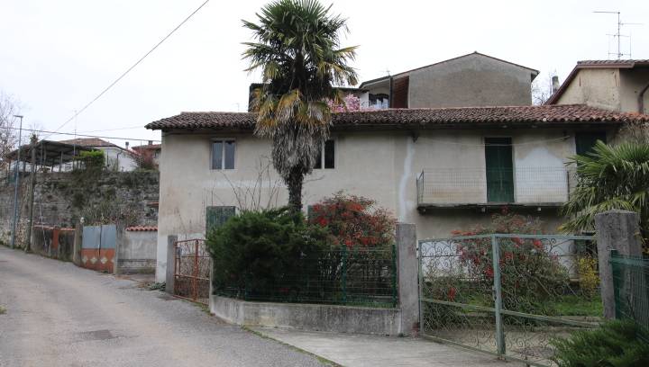 casa indipendente in vendita a Savogna d'Isonzo in zona Rupa