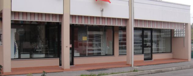 locale commerciale in vendita a Staranzano
