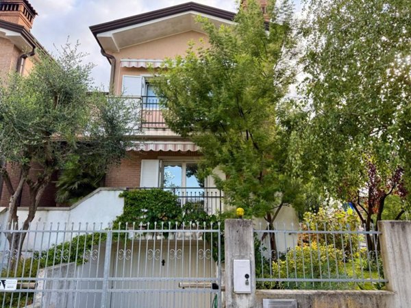 casa indipendente in vendita a Staranzano