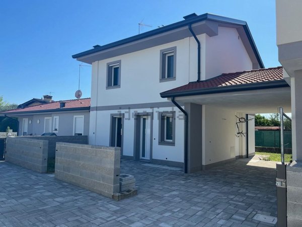 casa indipendente in vendita a Staranzano