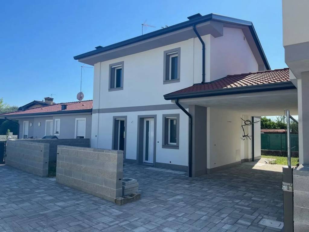 casa indipendente in vendita a Staranzano