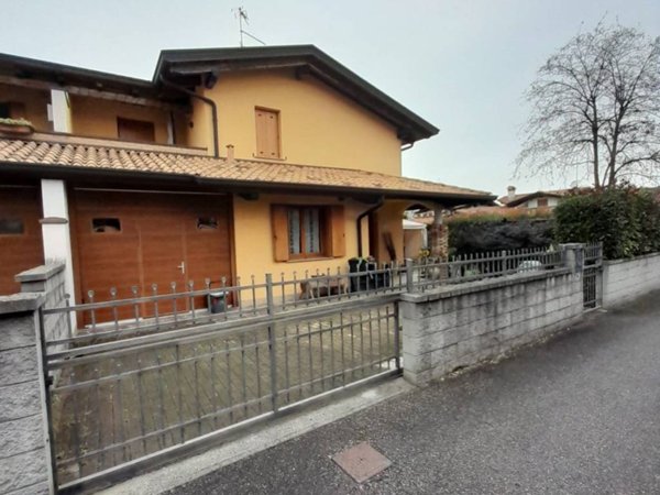 casa indipendente in vendita a Staranzano in zona Dobbia