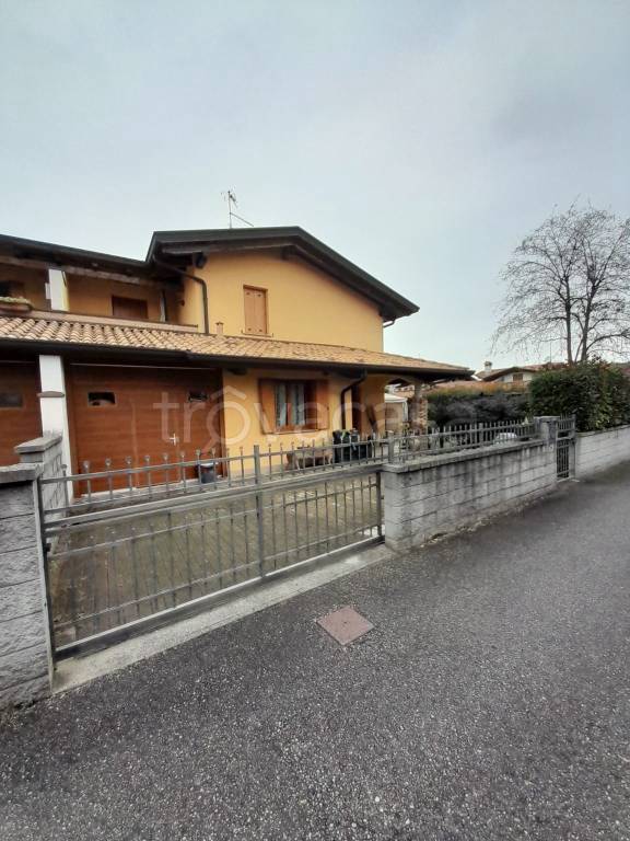 casa indipendente in vendita a Staranzano in zona Dobbia