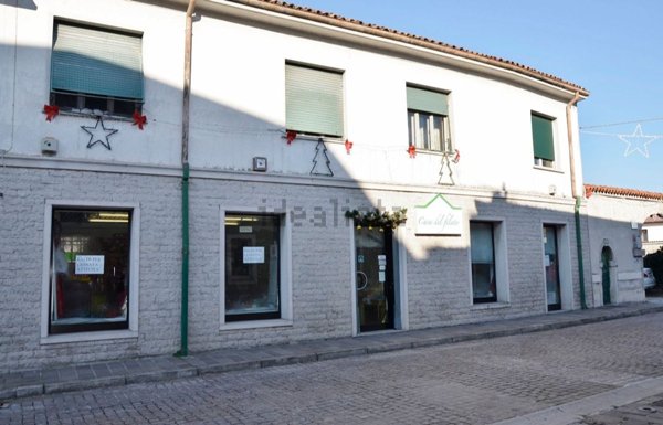 locale commerciale in vendita a Staranzano
