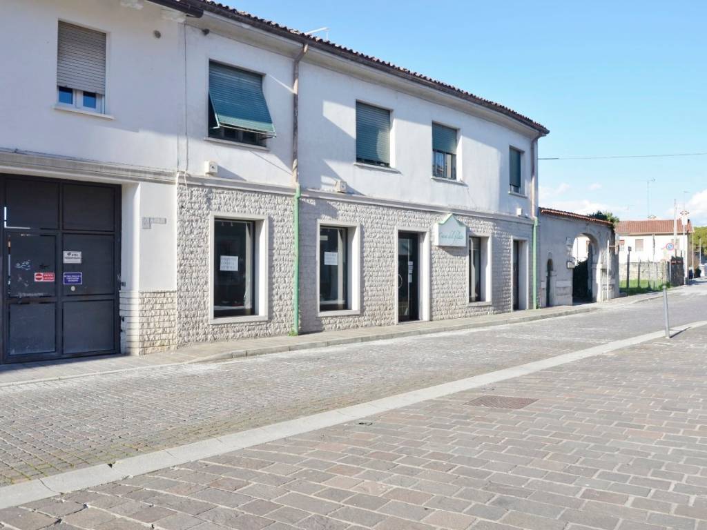 negozio in vendita a Staranzano