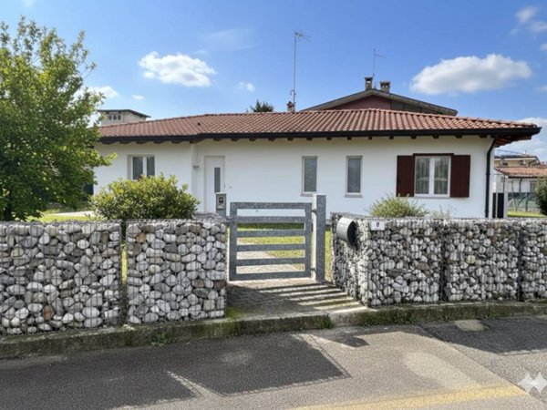 casa indipendente in vendita a Staranzano