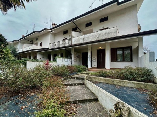 casa indipendente in vendita a Staranzano