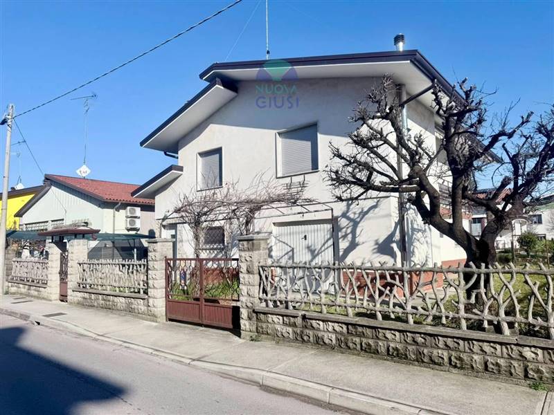 casa indipendente in vendita a Staranzano