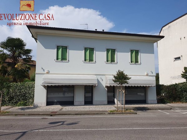 locale commerciale in vendita a Turriaco
