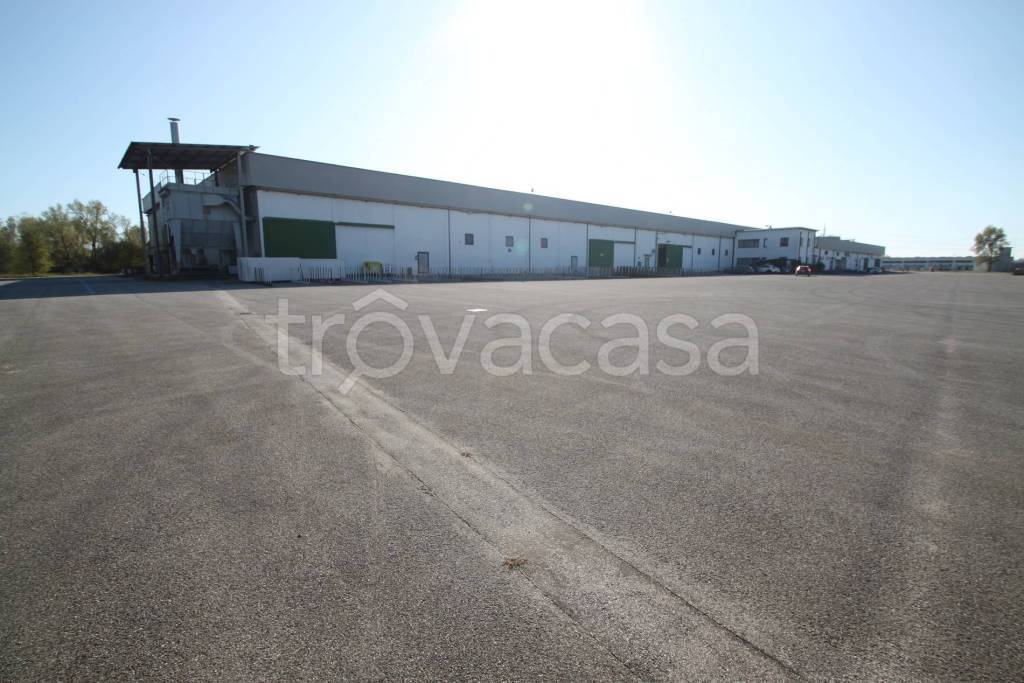 locale commerciale in vendita a Villesse