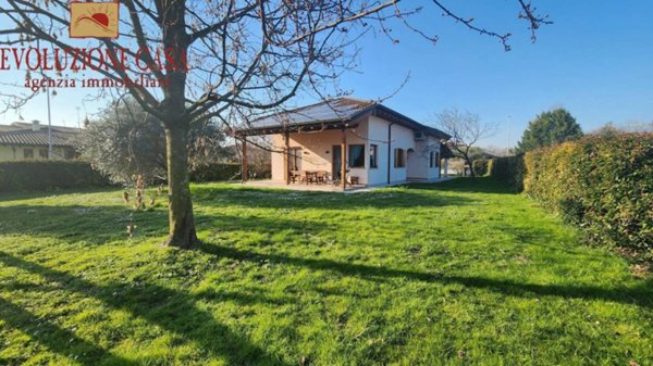 casa indipendente in vendita a Villesse
