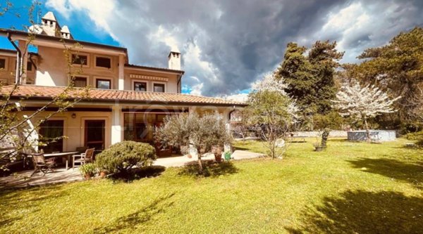 casa indipendente in vendita a Duino Aurisina in zona Malchina