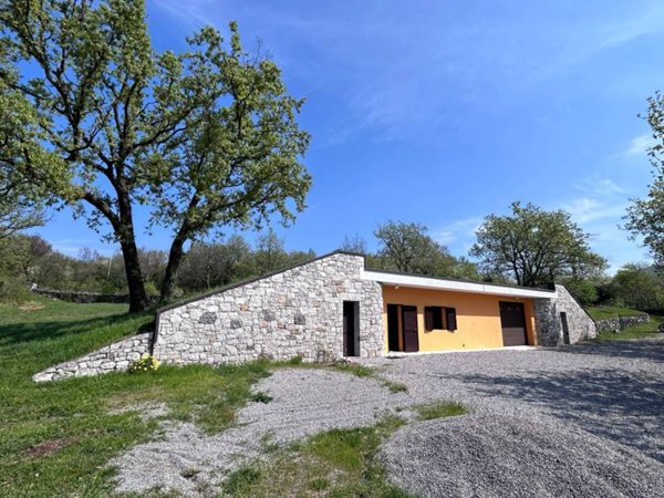 casa indipendente in vendita a Duino Aurisina in zona Medeazza