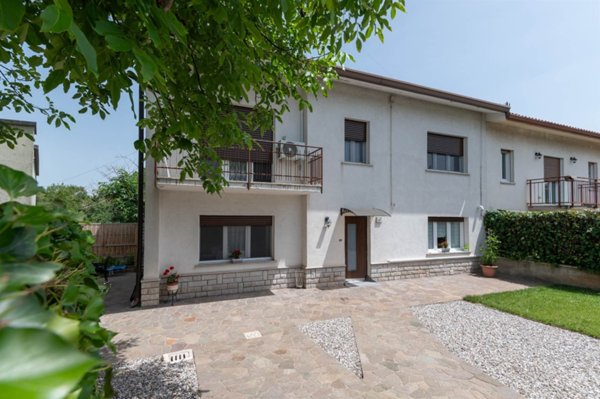 casa indipendente in vendita a Duino Aurisina in zona Sistiana