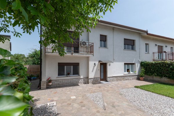 casa indipendente in vendita a Duino Aurisina in zona Sistiana
